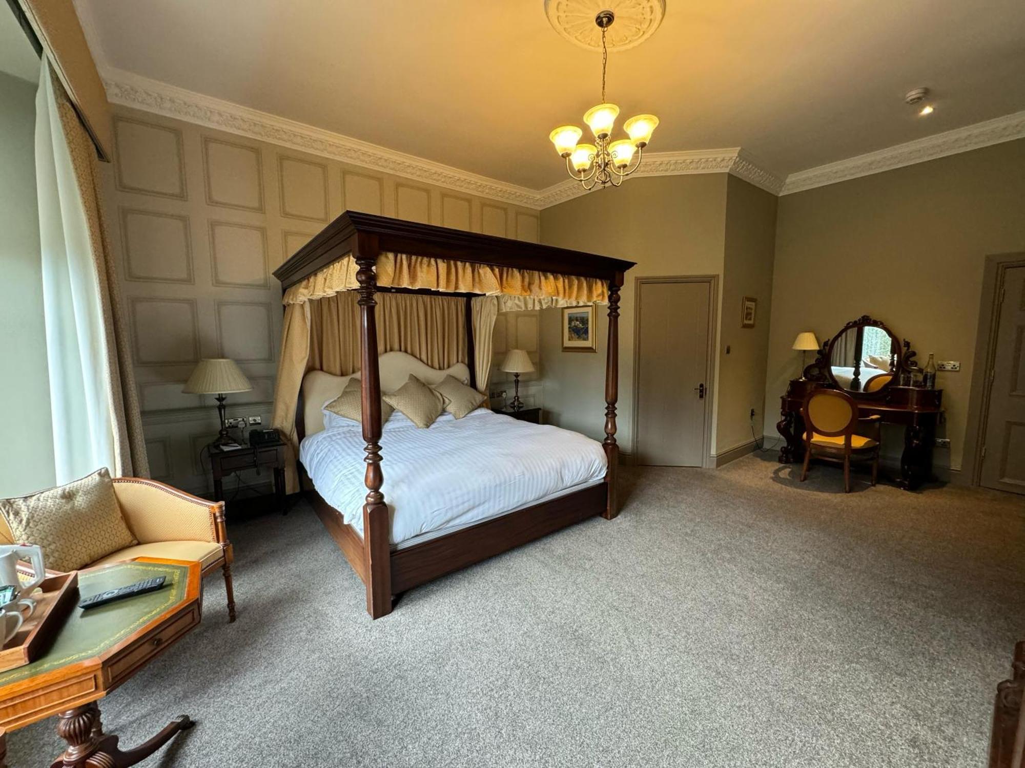 Tre-Ysgawen Hall & Spa 랑게프니 외부 사진